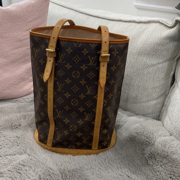 Authentic Louis Vuitton Bucket GM Monogram - Picture 10 of 13